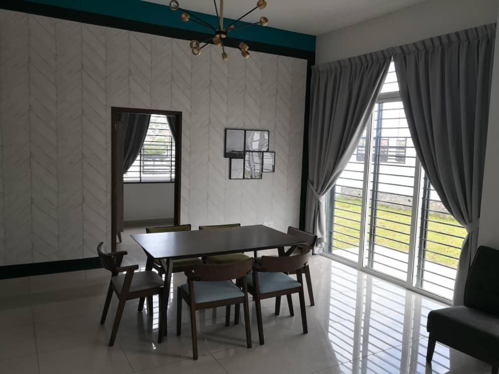 Johor Desaru Beach Bungalow Villas Kangkar Chemaran Exterior foto