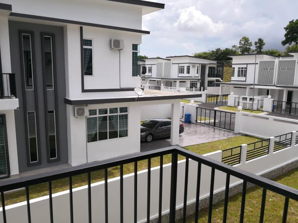 Johor Desaru Beach Bungalow Villas Kangkar Chemaran Exterior foto